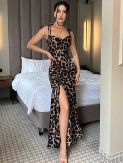 Robe de soirée maxi léopard à bretelles et col plissé sans manches élégante et semi-formelle