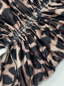 Robe de soirée maxi léopard à bretelles et col plissé sans manches élégante et semi-formelle