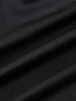 Robe de soirée maxi noire à bretelles et rubans au cou cintrée style chic semi-formel