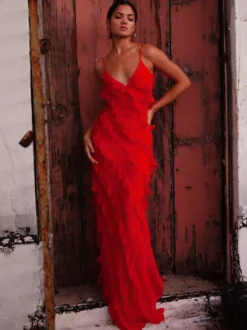 Robe de soirée maxi noire à bretelles col à volants sans manches et dos nu élégante et semi-formelle