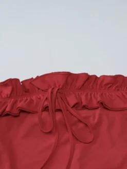 Robe de soirée maxi rouge à épaules dénudées et volants chic et semi-formelle idéale pour l'été.