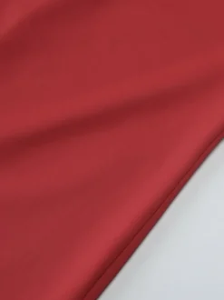 Robe de soirée maxi rouge à épaules dénudées et volants chic et semi-formelle idéale pour l'été.
