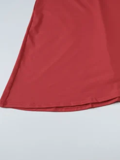 Robe de soirée maxi rouge à épaules dénudées et volants chic et semi-formelle idéale pour l'été.