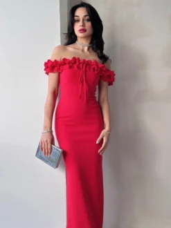 Robe de soirée maxi rouge à épaules dénudées et volants chic et semi-formelle idéale pour l'été.