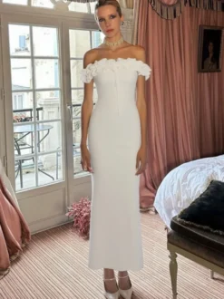 Robe de soirée maxi rouge à épaules dénudées et volants chic et semi-formelle idéale pour l'été.