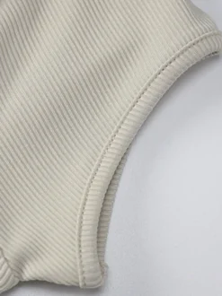 Robe de soirée midi écru et blanche à épaules dénudées extensible sexy et semi-formelle