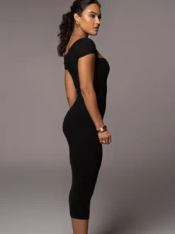 Robe de soirée midi écru et blanche à épaules dénudées extensible sexy et semi-formelle