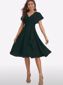 Robe de soirée midi en mousseline à col V manches papillon taille froncée et ourlet à volants.