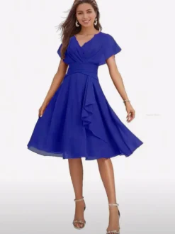Robe de soirée midi en mousseline à col V manches papillon taille froncée et ourlet à volants.