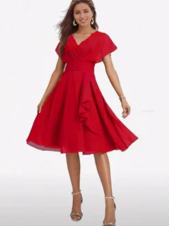 Robe de soirée midi en mousseline à col V manches papillon taille froncée et ourlet à volants.