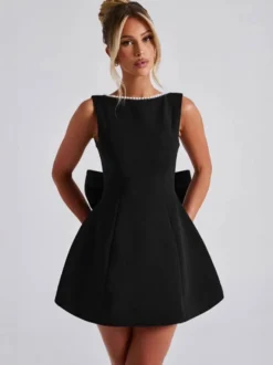 Robe de soirée mini blanche à col bijou et perles sans manches dos nu sexy et semi-formelle