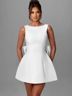 Robe de soirée mini blanche à col bijou et perles sans manches dos nu sexy et semi-formelle