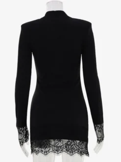 Robe de soirée mini moulante à col mandarin boutons dorés et poignets en dentelle manches longues