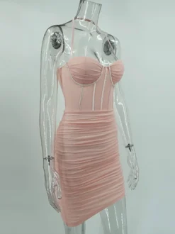 Robe de soirée mini rose à bretelles décolleté sans manches coupe flatteuse et sexy semi-formelle