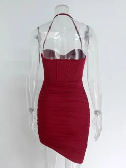 Robe de soirée mini rose à bretelles décolleté sans manches coupe flatteuse et sexy semi-formelle