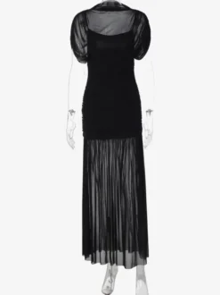 Robe de soirée noire à manches courtes et col montant