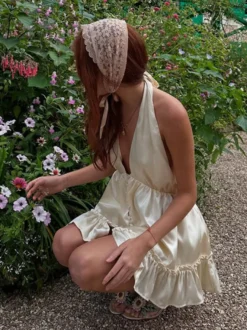 Robe de soirée romantique mini plissée à lacets sans manches dos nu couleur champagne