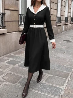Robe de soirée romantique noire à revers blancs contrastés coupe trapèze manches longues taille boutonnée style vintage