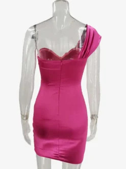 Robe de soirée rose sans manches à col en V et coupe asymétrique