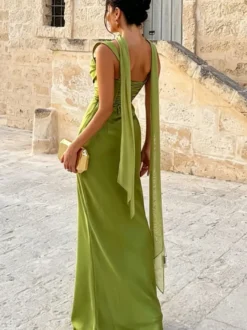 Robe de soirée sirène maxi en satin à col carré et ceinture froncée col rond et ras du cou