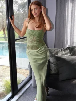 Robe de soirée vert sauge en dentelle à fines bretelles spaghetti robe longue sirène à col carré et taille froncée