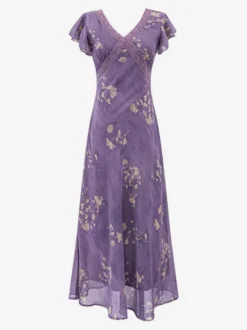 Robe de tous les jours pour femme violette à fleurs décolleté en V taille haute et manches courtes.