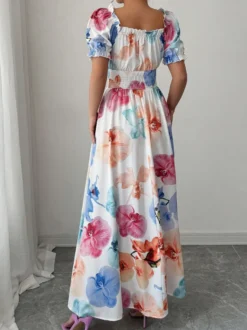Robe de vacances aquarelle florale à col carré et épaules dénudées manches bouffantes
