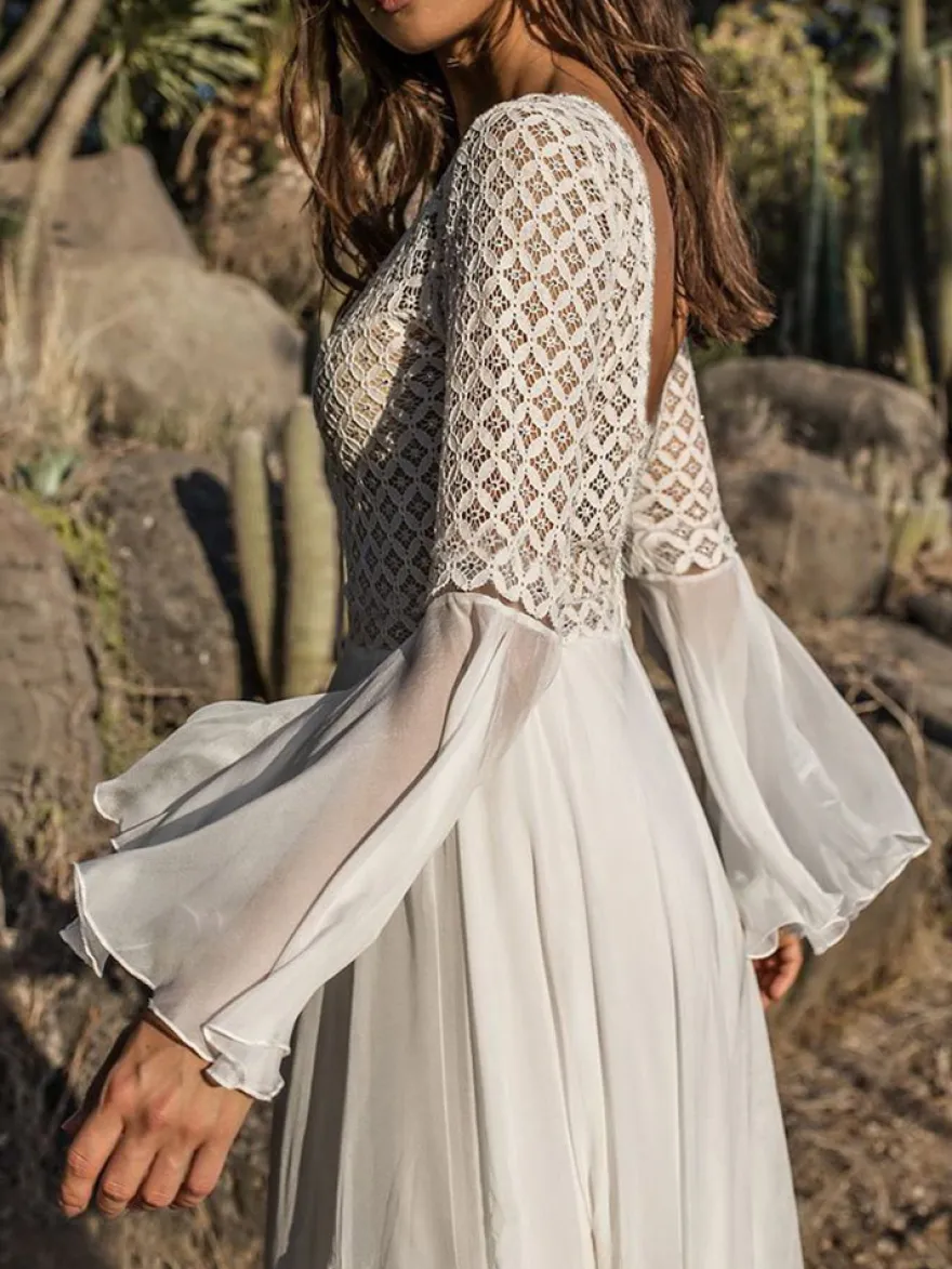 Robe de vacances cintrée à volants et découpes en dentelle manches longues évasées robe blanche athlétique