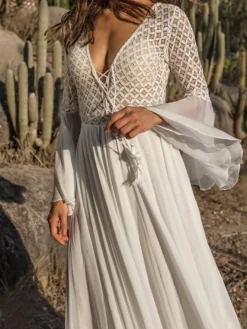 Robe de vacances cintrée à volants et découpes en dentelle manches longues évasées robe blanche athlétique