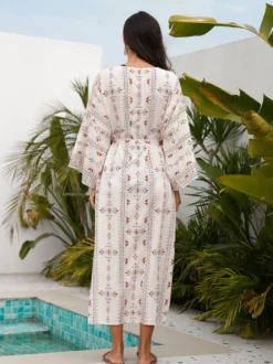 Robe de vacances imprimée bleu ciel clair à manches longues et ceinture à volants