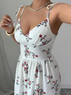 Robe de vacances imprimée à fines bretelles robe longue fluide à col en V et imprimé floral
