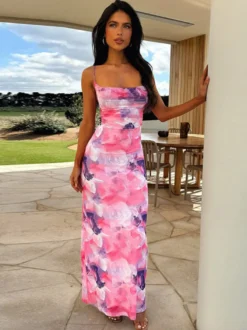 Robe de vacances imprimée à fleurs bretelles spaghetti dos lacé froncée sur le devant fente latérale moulante