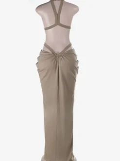Robe de vacances kaki dos nu à bretelles robe maxi moulante fendue sur le côté à découpes et bretelles fines.