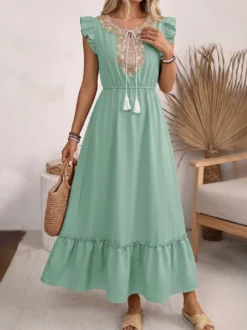 Robe de vacances maxi à col rond sans manches broderie verte style bohème laçage