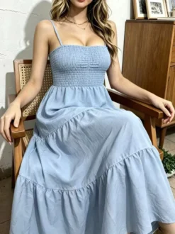 Robe de vacances maxi dos nu plissée sans manches bretelles col chic bleu ciel