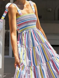 Robe de vacances maxi d'été à rayures colorées bretelles à nouer et col carré à volants
