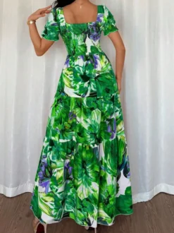 Robe de vacances maxi fleurie à col carré et manches bouffantes taille haute et volantée