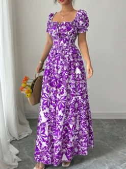 Robe de vacances maxi fleurie à col carré manches bouffantes et nœud sur le devant taille smockée et volants étagés