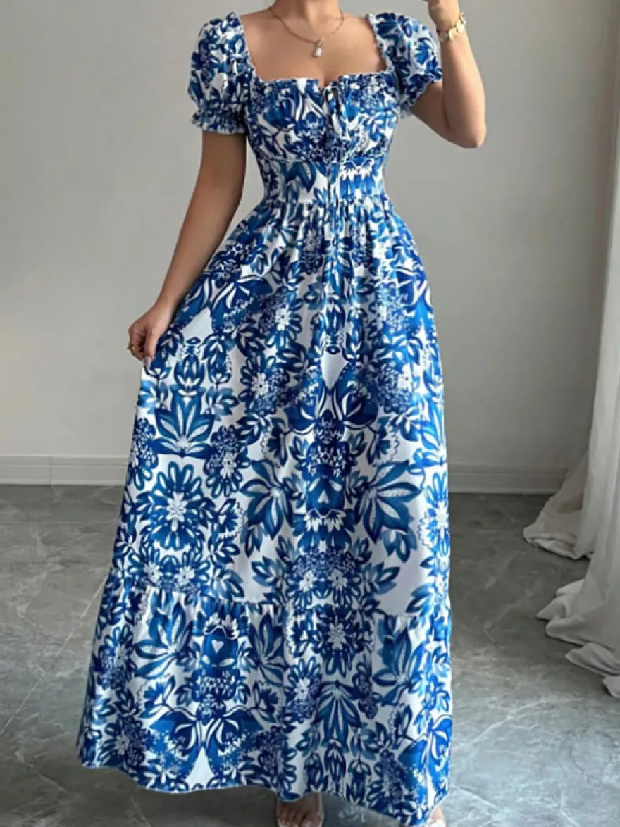 Robe de vacances maxi fleurie à col carré manches bouffantes et nœud sur le devant taille smockée et volants étagés