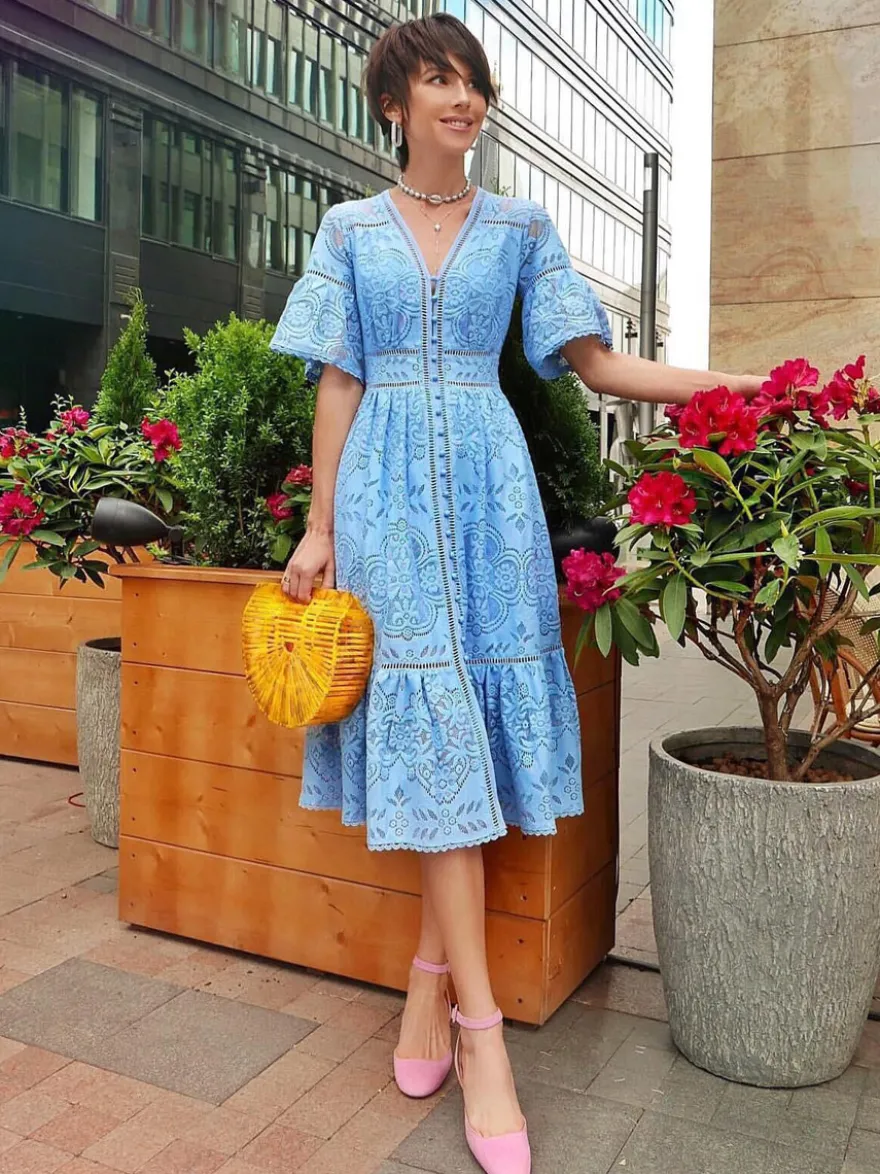 Robe de vacances maxi sculptante en dentelle manches mi-longues col en V manches évasées élégante robe rose
