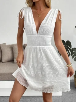 Robe de vacances mini dos nu à lacets plissée sans manches col V blanche décontractée