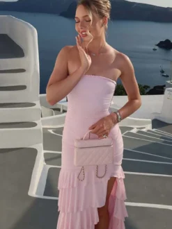 Robe de vacances sans bretelles à volants froncés et fente robe moulante midi pour la plage
