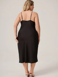 Robe d'intérieur sans manches dos nu à bretelles et col montant
