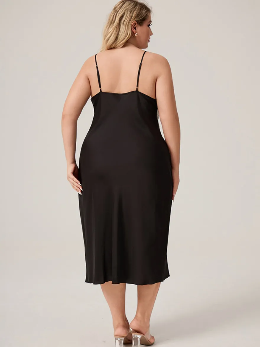 Robe d'intérieur sans manches dos nu à bretelles et col montant