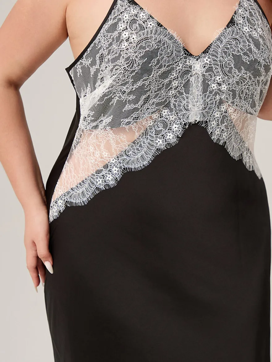 Robe d'intérieur sans manches dos nu à bretelles et col montant
