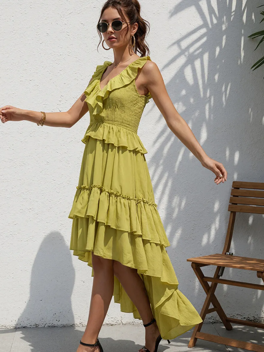 Robe d'été bohème à volants asymétrique pour femme - Robe midi fluide à volants col en V smocké sans manches - Idéale pour les vacances d'été à la plage 2026