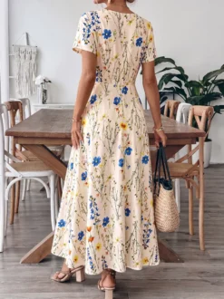 Robe d'été maxi à col carré et manches courtes imprimé floral fluide