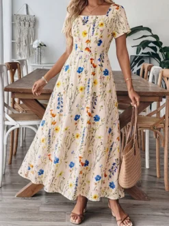 Robe d'été maxi à col carré et manches courtes imprimé floral fluide