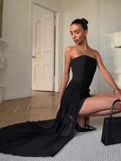 Robe d'été mini sans bretelles avec drapé plissé asymétrique pour femmes 2026
