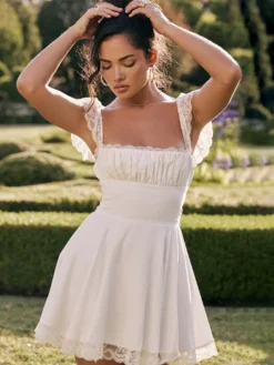 Robe d'été noire décontractée mini-robe en dentelle sans manches à bretelles col montant style mini.